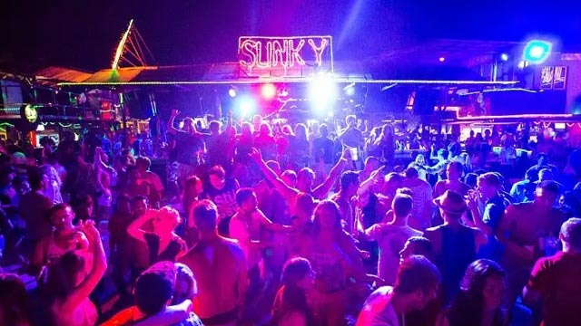 Enjoy the Night Life of Ao Nang Beach