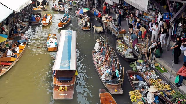 Experience the Bangkok floating market