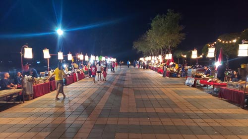 Visit the Sukhothai Market